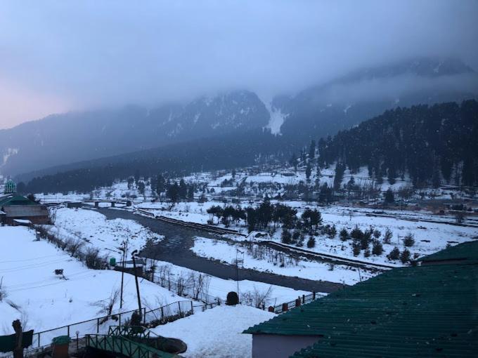 The Quiet Resort Pahalgam Exterior photo